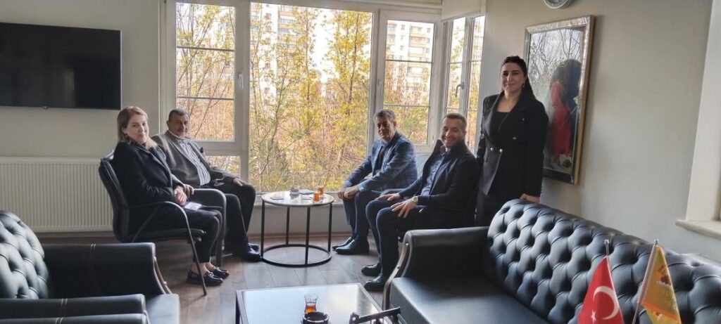 ak_parti_kadin_kollari_ziyaret